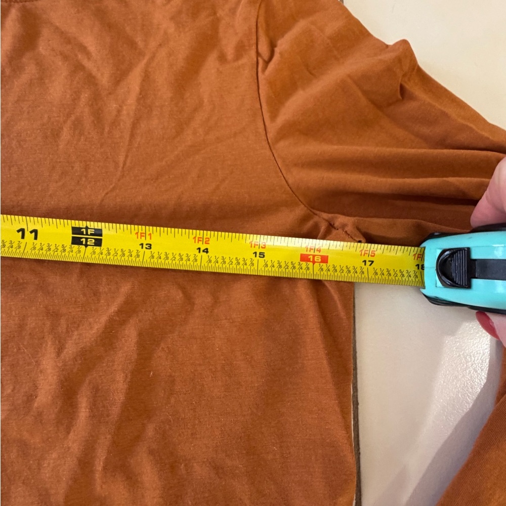 Athleta outbound tee - M - Picture 2 of 3